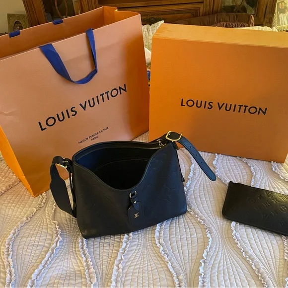 CarryAll PM Hobo Louis Vuitton Shoulder Bag - Picture 2 of 10